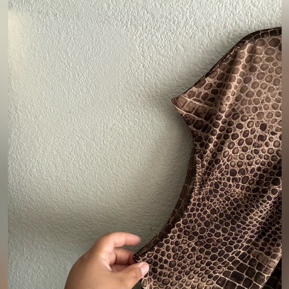 Jones New York Brown Animal Print Blouse With Rhinestones Chain NeckLine 3X - Picture 3 of 11